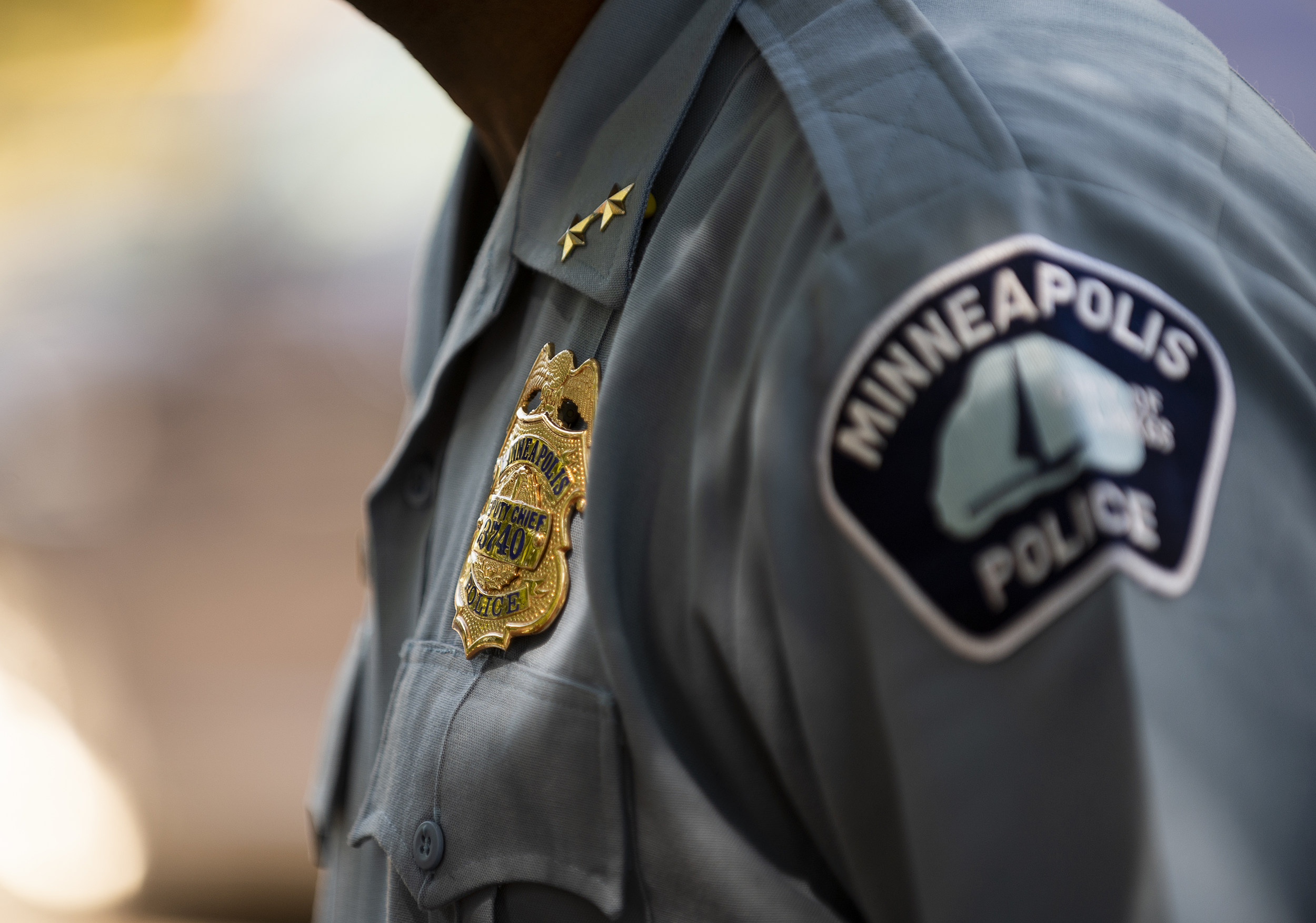 1 man dead, officer injured in Minneapolis gunfire exchange