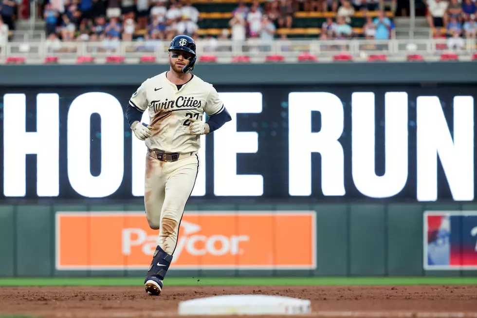 When You See This Twins Player Do This With His Hands, It’s A Signal