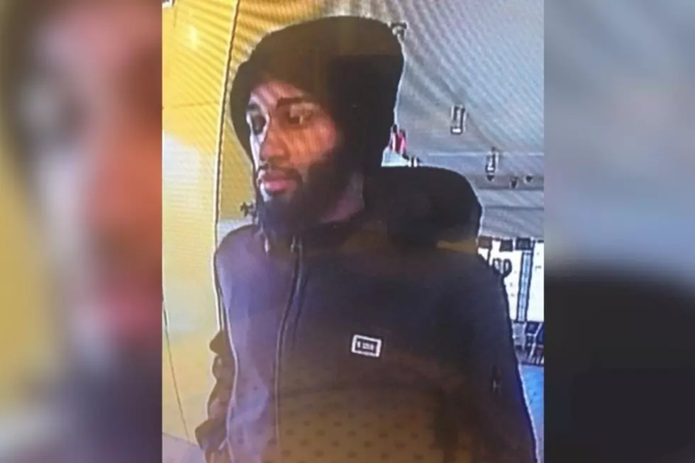 St. Cloud Police Search For Suspect in Attempted Bank Robbery
